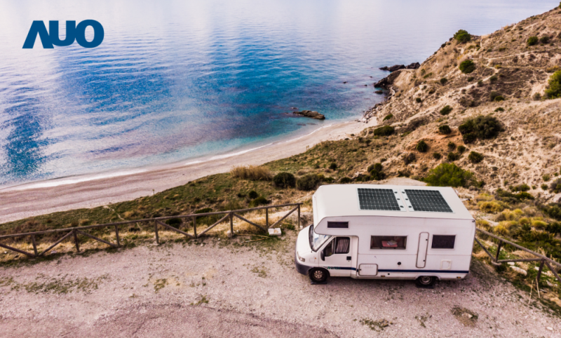 「可撓輕量化太陽光電板SunCurva」使用輕量特殊耐候型複合板取代傳統太陽能板的玻璃前板，不僅降低70%重量，每米平方僅3Kg；具有抗衝擊性能及通過電磁相容性測試，可應用於交通運輸工具，如露營車、遊艇等